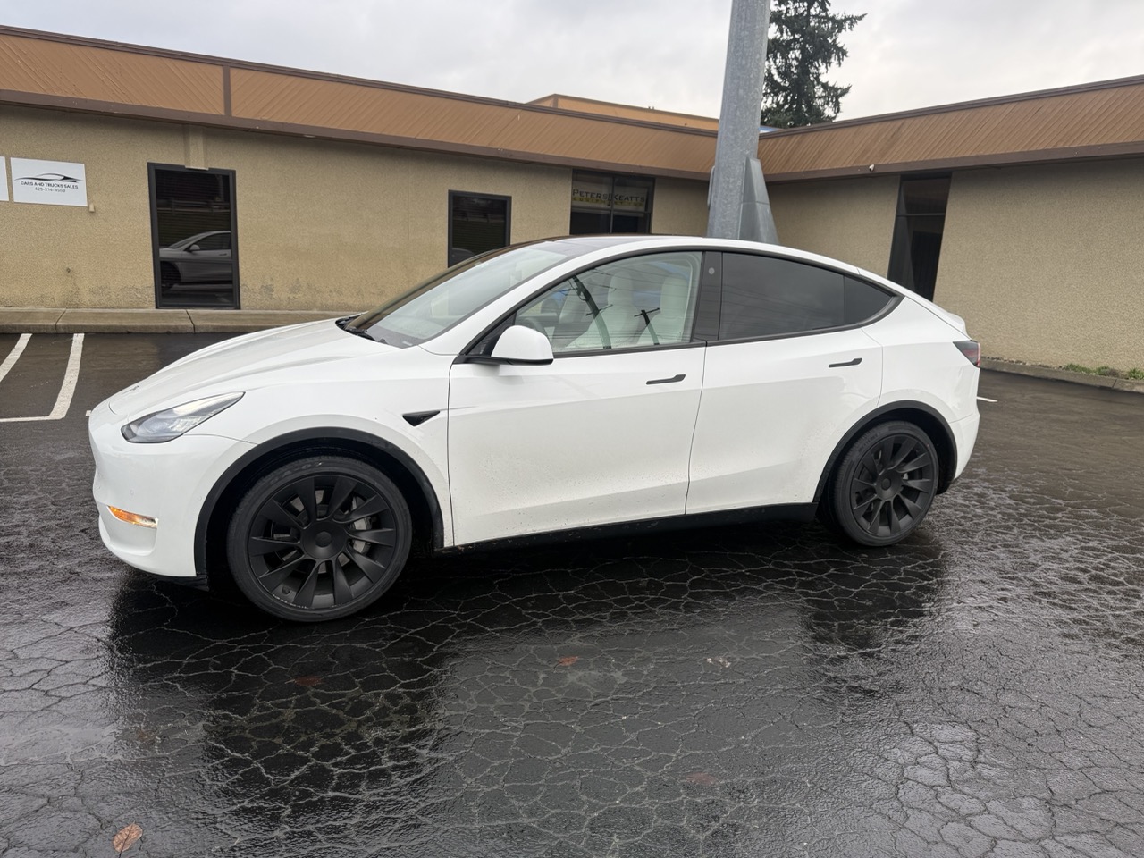 Tesla Model Y 6